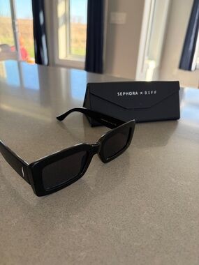 Diff x Sephora Eyewear Black Rectangular Sunglasses with Case